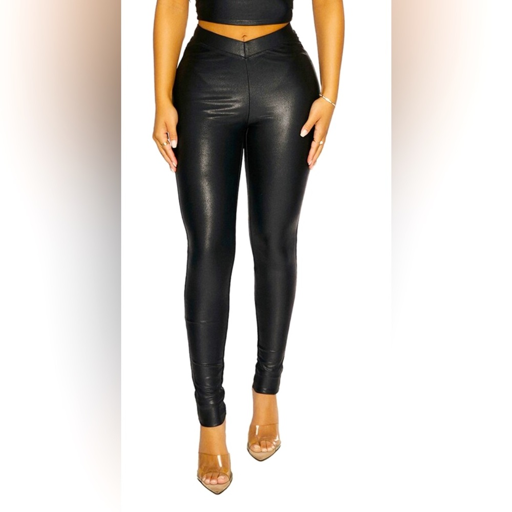 NAKED WARDROBE Drip V High Waist Faux Leather Leggings
Small